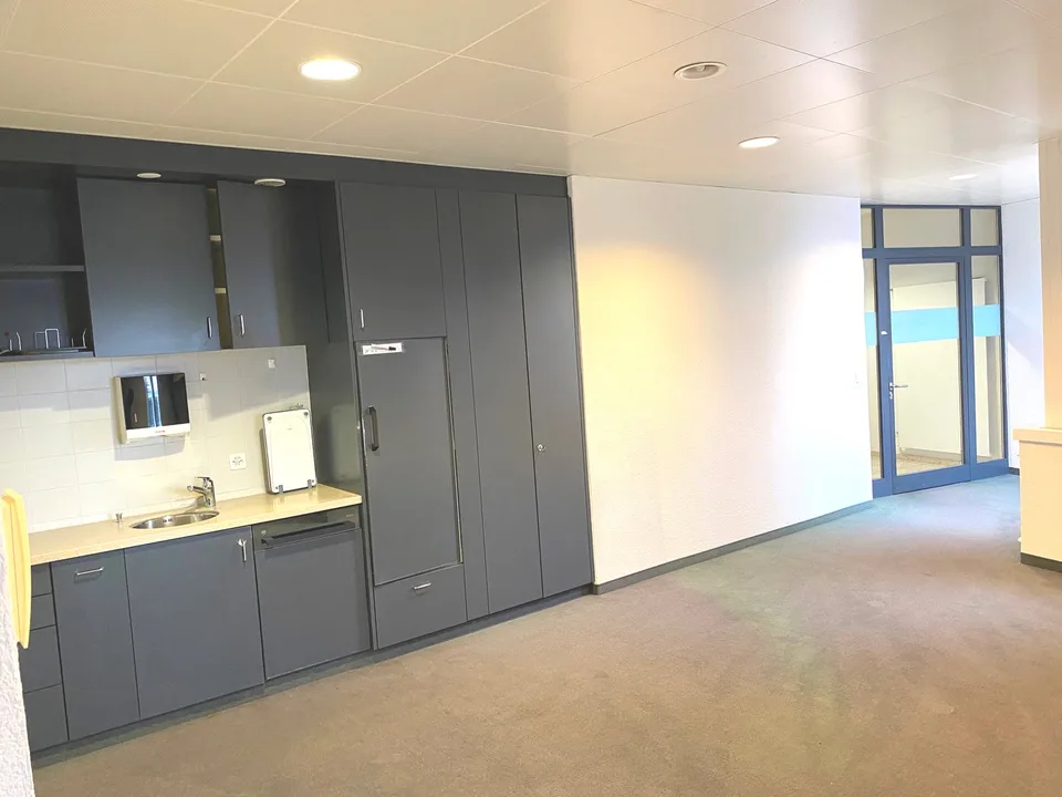 Moderne Büro- und Lagerräume in Glattbrugg - vis-a-vis Bahnhof Glattbrugg – Foto 13 von 22