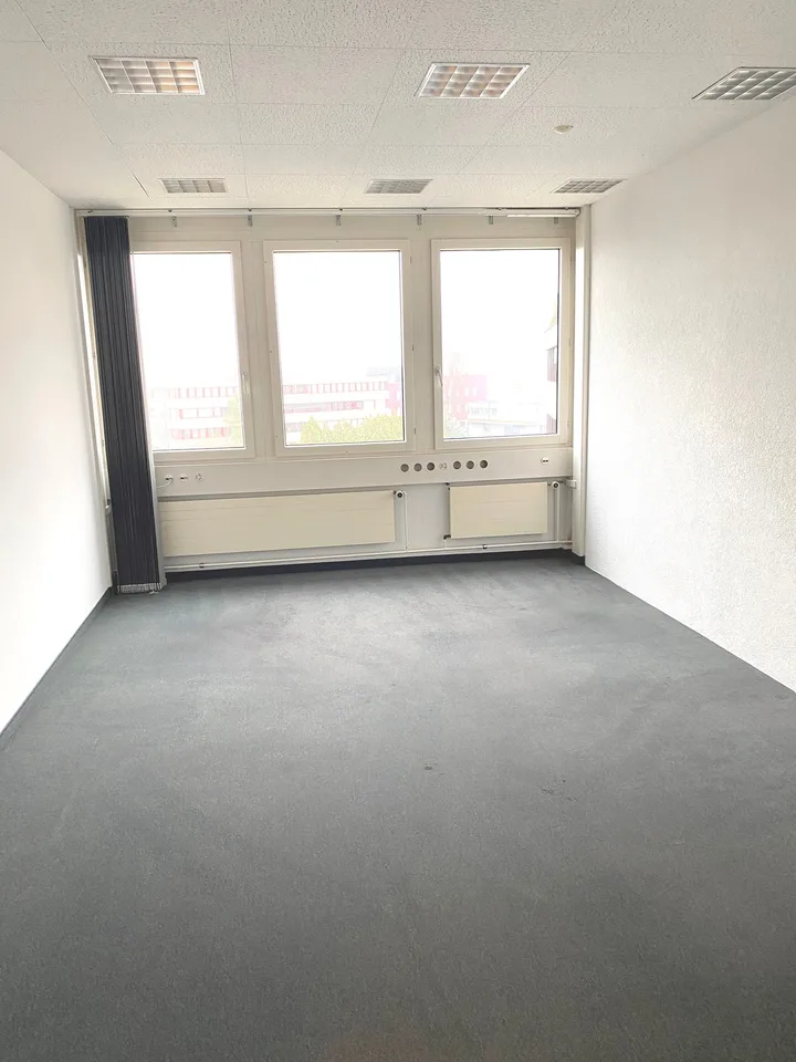Moderne Büro- und Lagerräume in Glattbrugg - vis-a-vis Bahnhof Glattbrugg – Foto 10 von 22