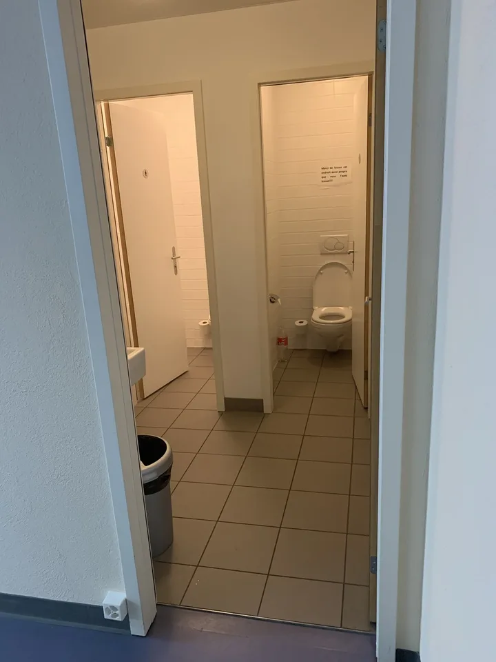 La Tour-de-Peilz, im Gebäude mit der Post - Büroräume im Erdgeschoss – Foto 9 von 18