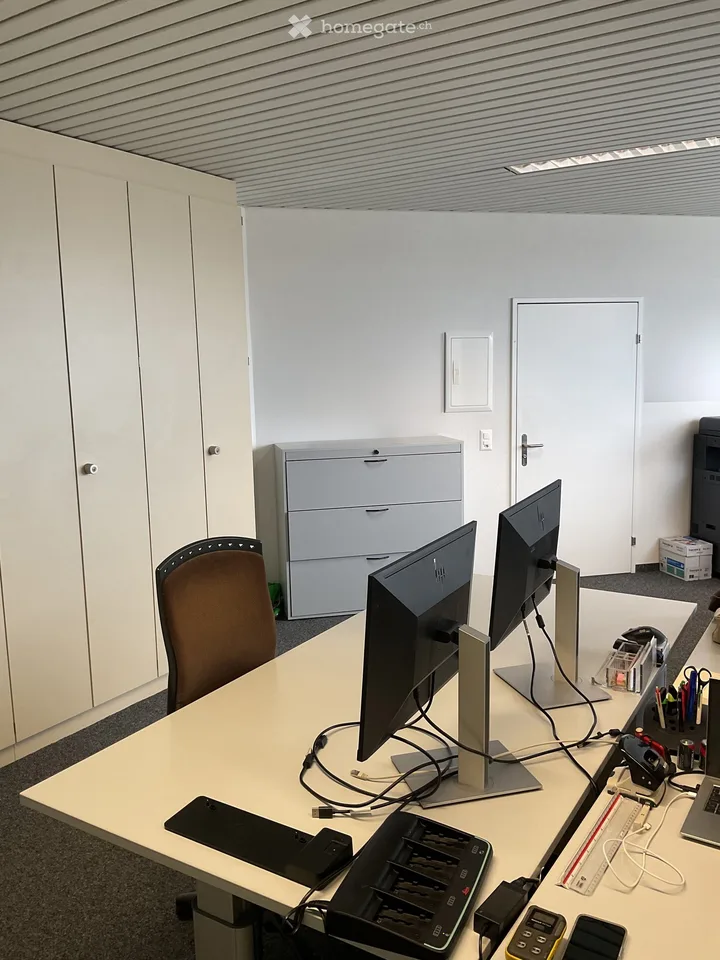 Bureau lumineux avec département de stockage à Chur West (Rossboden) à louer