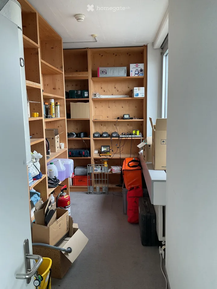 Bureau lumineux avec département de stockage à Chur West (Rossboden) à louer