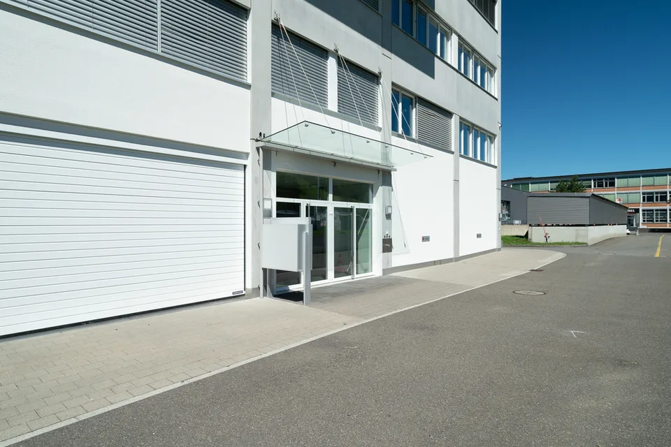 Gewerbe- und Büroräumlichkeiten warten auf neue Mieter – Foto 7 von 8