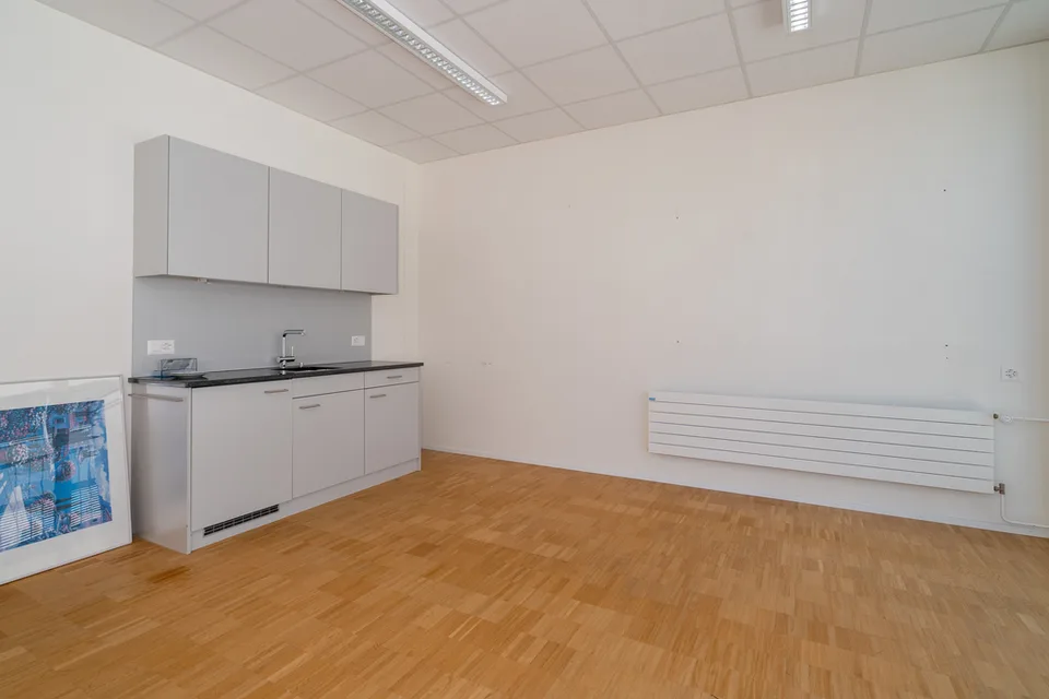 Gewerbe- und Büroräumlichkeiten warten auf neue Mieter – Foto 8 von 8