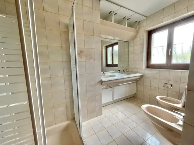 GORDOLA - 4.5-ZIMMER-WOHNUNG MIT SEEBLICK ZU VERMIETEN – Foto 9 von 17