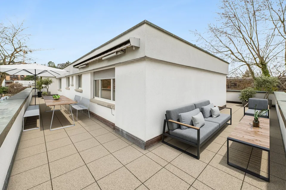 Helle Attikawohnung mit Dachterrasse