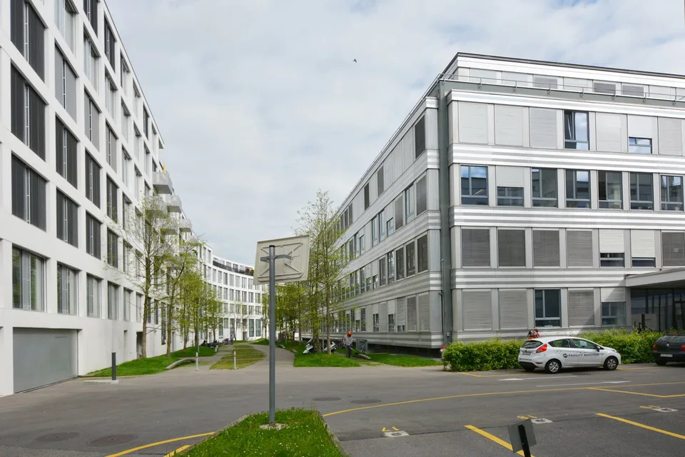 Motorrad sicher abstellen - nähe Sihlcity