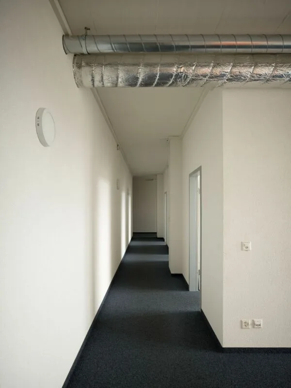 Votre nouvel emplacement d'entreprise ; 450 - 1'850 m2 de bureaux et d'espaces de services à louer (CHF 120.00 m2)