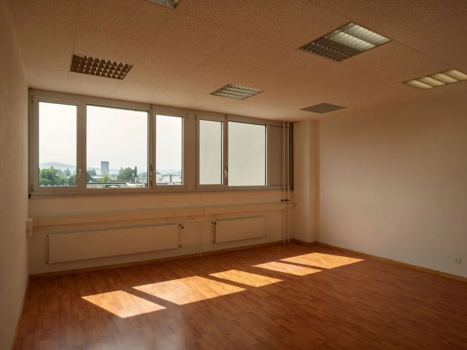 Votre nouvel emplacement d'entreprise ; 450 - 1'850 m2 de bureaux et d'espaces de services à louer (CHF 120.00 m2)