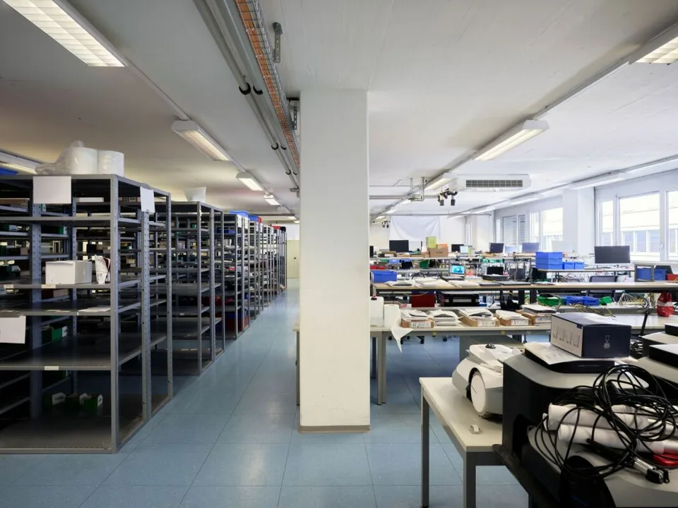 Votre nouvel emplacement d'entreprise ; 450 - 1'850 m2 de bureaux et d'espaces de services à louer (CHF 120.00 m2)