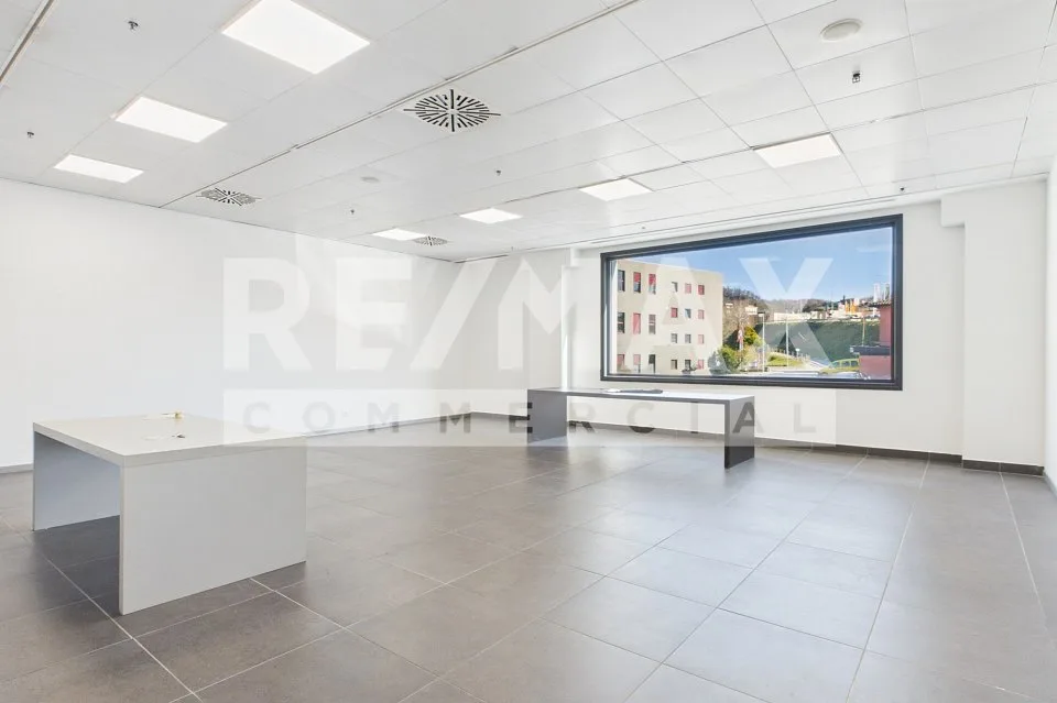 Mendrisio - Großer Gewerberaum mit Sichtbarkeit