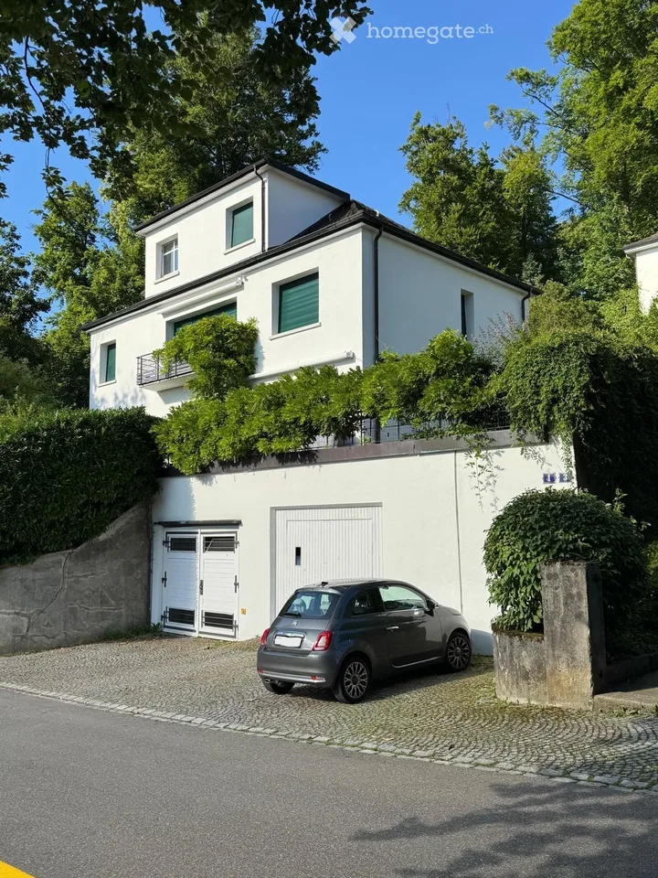 Freistehende Villa im Bauhaus-Stil an begehrter Lage in Zürich