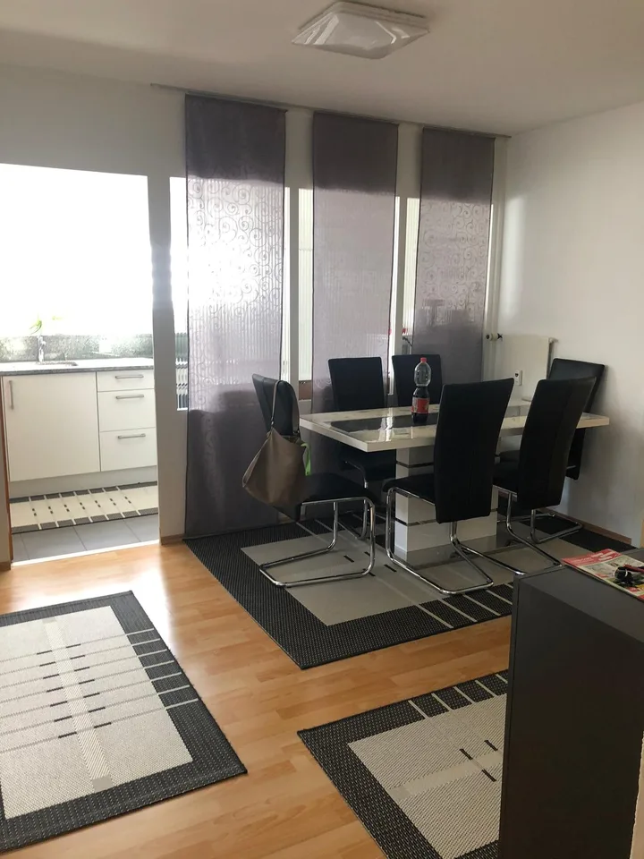 renovierte helle 4-Zimmerwohnung an zentraler Lage