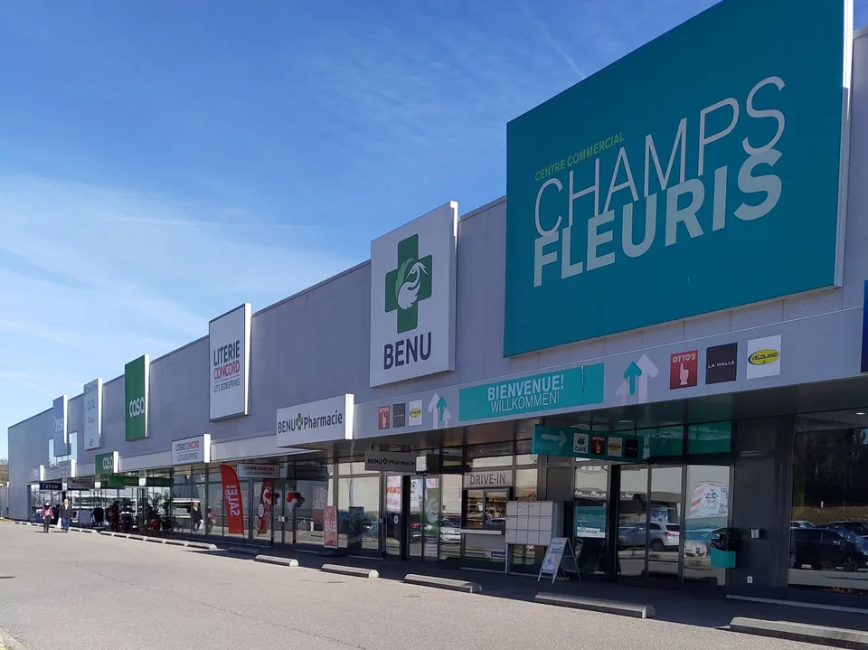 Gestalten Sie Ihre Verkaufsfläche – Top-Lage im Champs Fleuris Matran