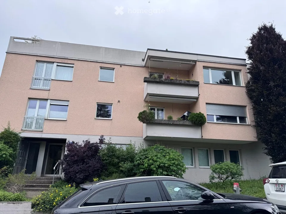 Gemütliche 3.5-Zimmer-Wohnung mit Balkon in Seebach, Zürich