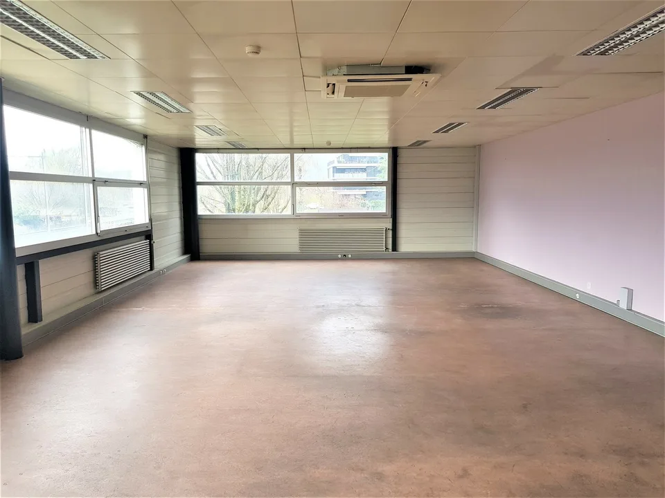 Büro/kommerzieller Raum/Werkstatt von 103 m2 - 2 Monate kostenlos angeboten