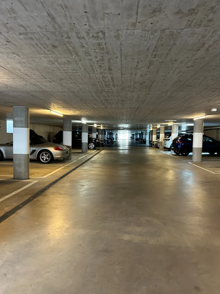 CORMINBOEUF - CLE-DES-CHAMPS - PARKING SOUTERRAIN