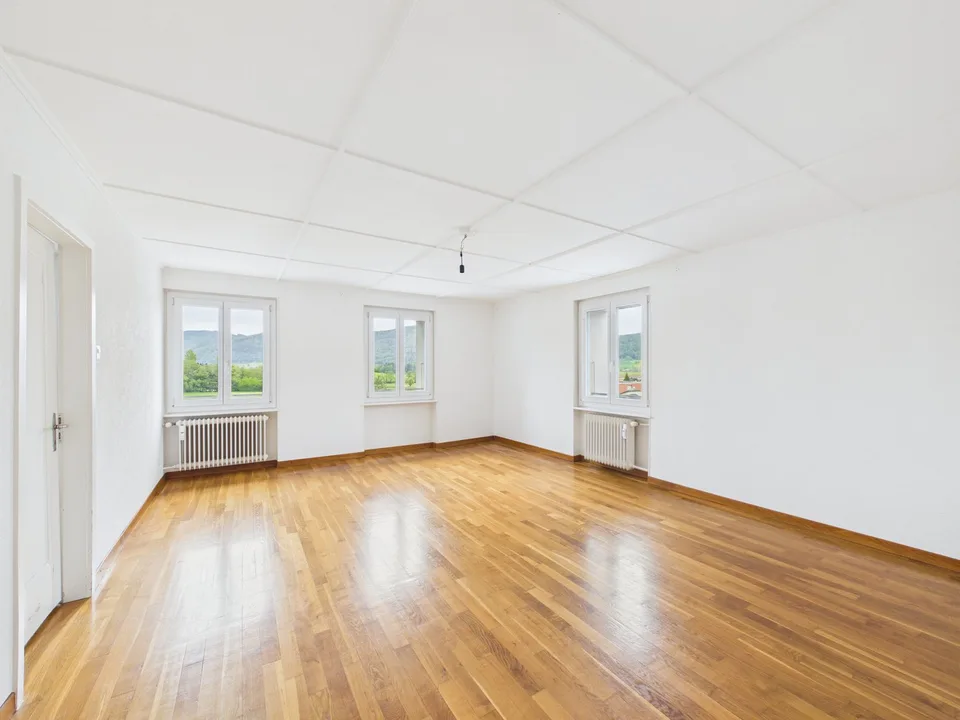 Geräumige 3.5-Zimmer-Wohnung mit Balkon in Boécourt
