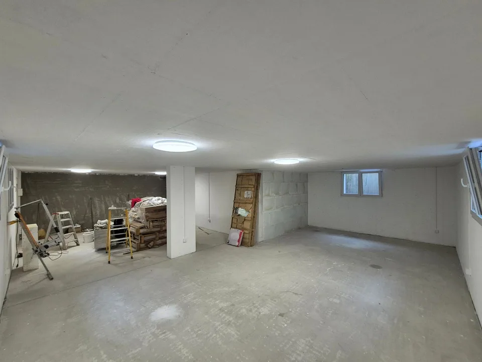 Büro-/Salon-/Gewerbefläche