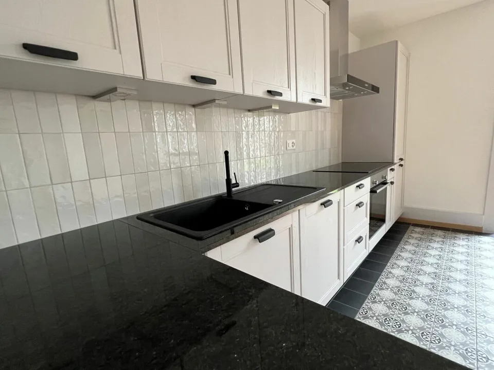 Hôtel-de-Ville 23 - Wunderschöne renovierte Wohnung im Erdgeschoss mit direktem Zugang zum privaten Garten – Foto 7 von 9