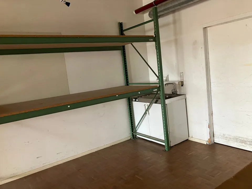Ampio spazio commerciale per uso temporaneo