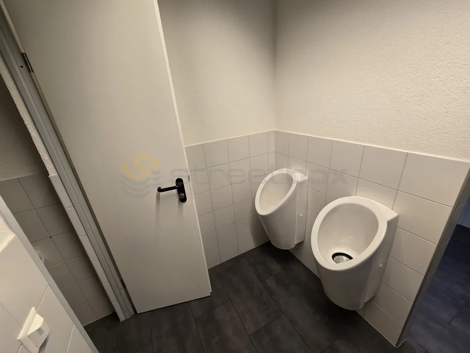 Straßenbox Triple von 180m2 sehr gut gelegen - 1. Miete angeboten – Foto 8 von 12