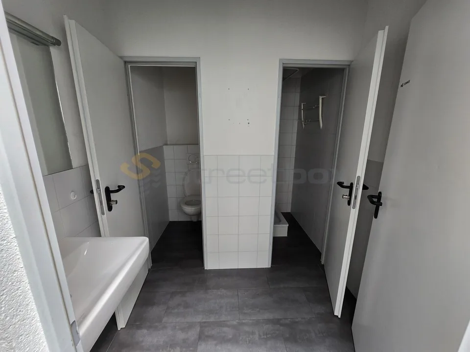 Straßenbox Triple von 180m2 sehr gut gelegen - 1. Miete angeboten – Foto 6 von 12