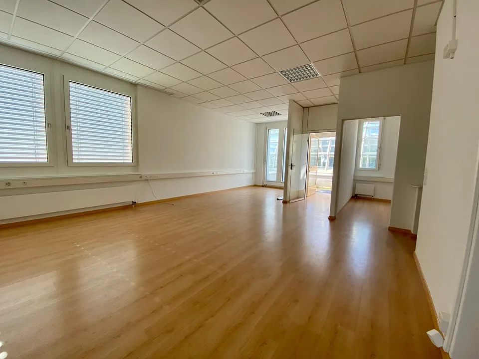 Espace de pratique ou de bureau central à Kloten (Stadthauspassage)