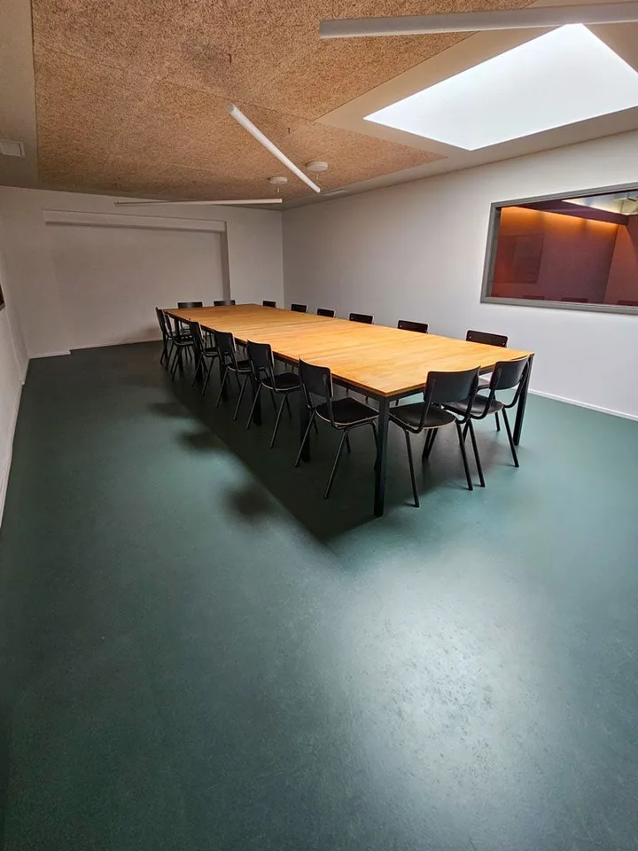 Espaces commerciaux ou de stockage inondés de lumière à partir de 290 m2