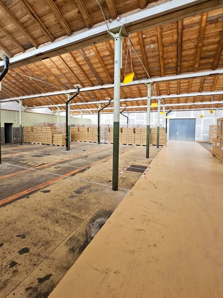 Espaces commerciaux ou de stockage inondés de lumière à partir de 290 m2