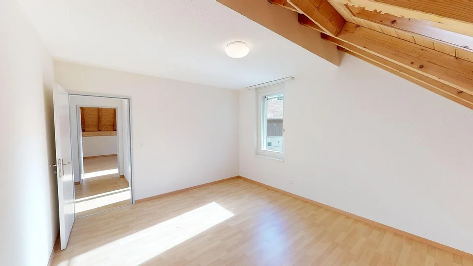 Charmant appartement de 4,5 pièces en mansarde à Schüpfen – disponible à partir d'octobre 2026 – photo 11 sur 16