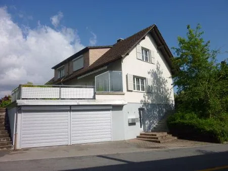 Möbliertes Einfamilienhaus mit Umschwung