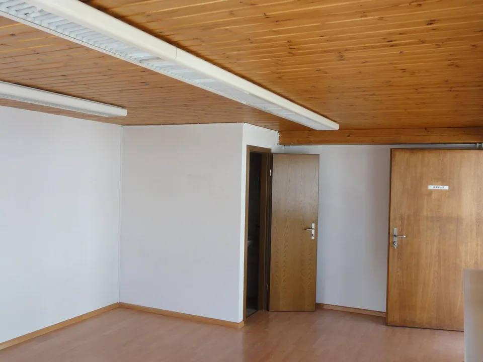 Büro-Gewerbe zum vermieten
