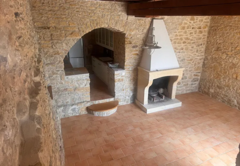 Charmant appartement de 3,5 pièces dans un bâtiment historique à Corcelles NE
