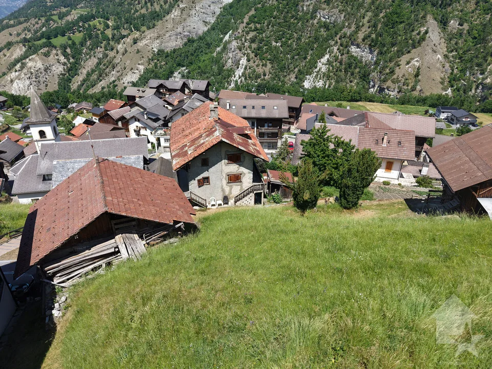 Magnifique raccard au centre du village d'Euseigne