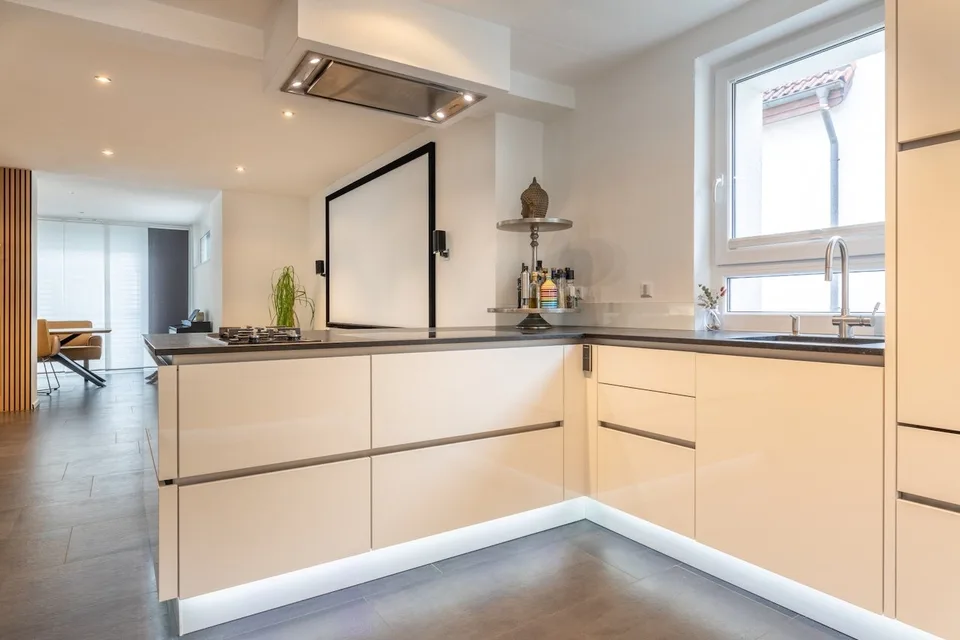 Vivre avec style – Grande maison sur un grand terrain à Tiengen