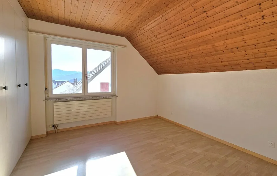 Appartement lumineux et confortable de 2,5 pièces avec pièce supplémentaire et grenier – photo 6 sur 10