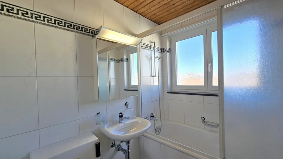 Gemütliche, helle 2.5-Zimmerwohnung mit zusätzlichem Zimmer und Estrich