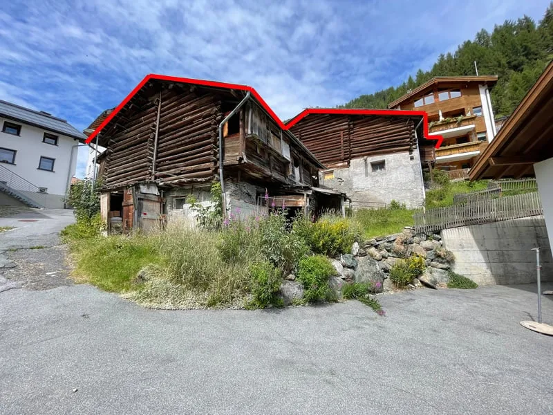 Due edifici di stalla con potenziale di sviluppo a Samnaun-Compatsch