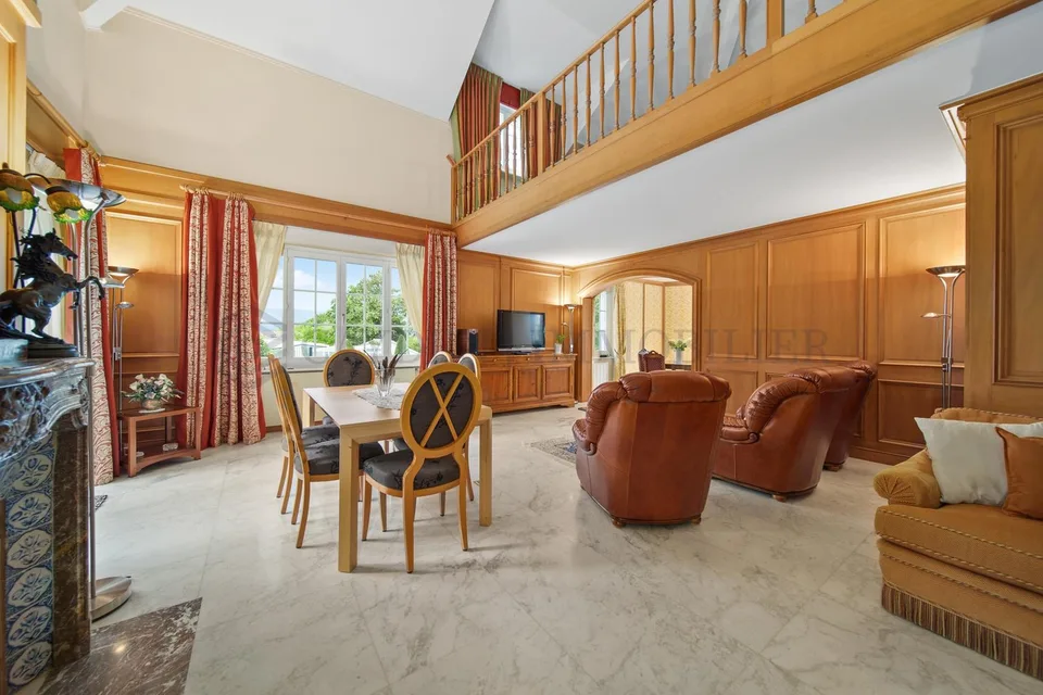 Magnifique villa de 4 chambres avec piscine et vue lac