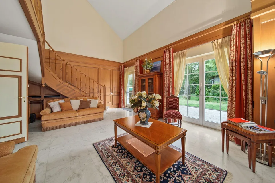 Magnifique villa de 4 chambres avec piscine et vue lac