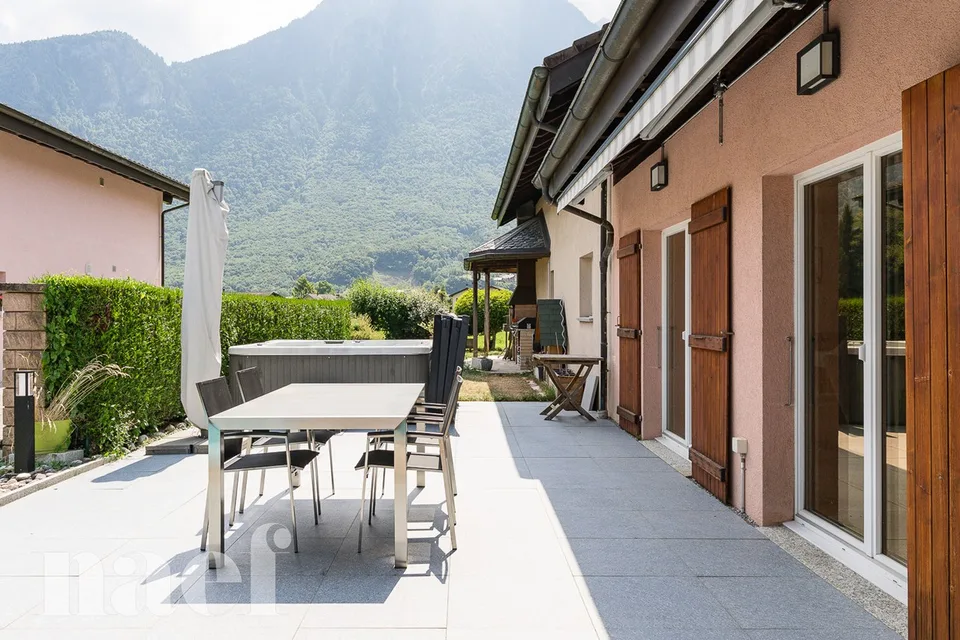 Einzelhaus mit 6.5 Zimmern, nur wenige Schritte vom See entfernt, zum Verkauf in Le Bouveret