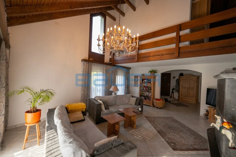 Dream home with gallery & fireplace, your retreat in the green