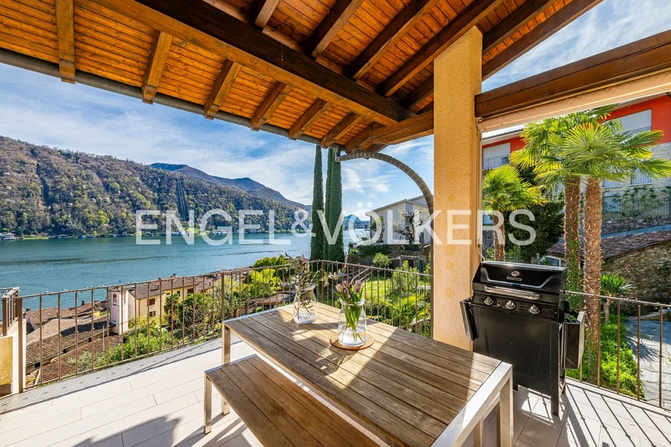 Grazioso duplex con incantevole vista lago