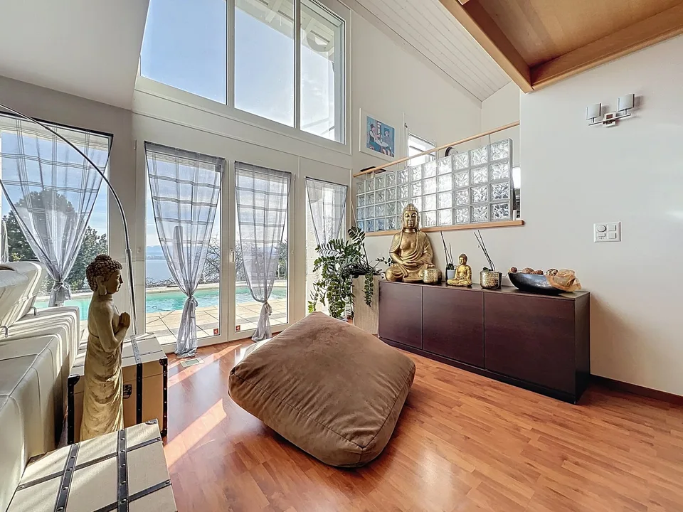 Villa avec vue dégagée, volumes généreux et cadre calme – Vaumarcus