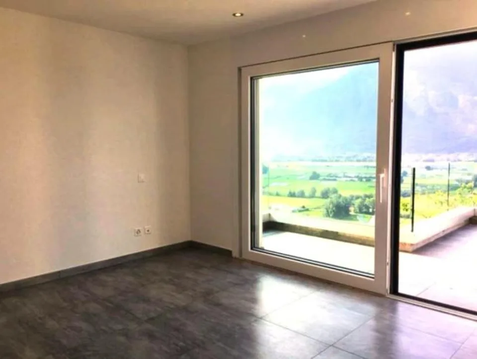 GORDOLA – EXKLUSIVES PENTHOUSE 4.5 ZIMMER MIT BILICK AUF DEN LAGO MAGGIORE/ZWEITE WOHNUNG – Foto 6 von 12