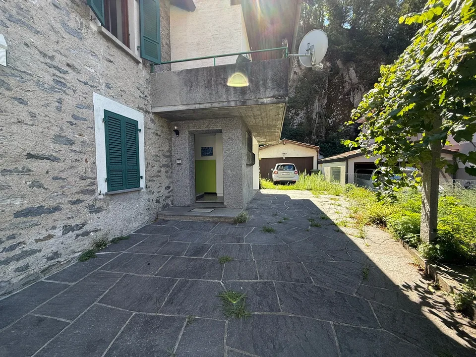Zweifamilienhaus 5,5 + 2,5 Zimmer, noble Gegend, Giubiasco