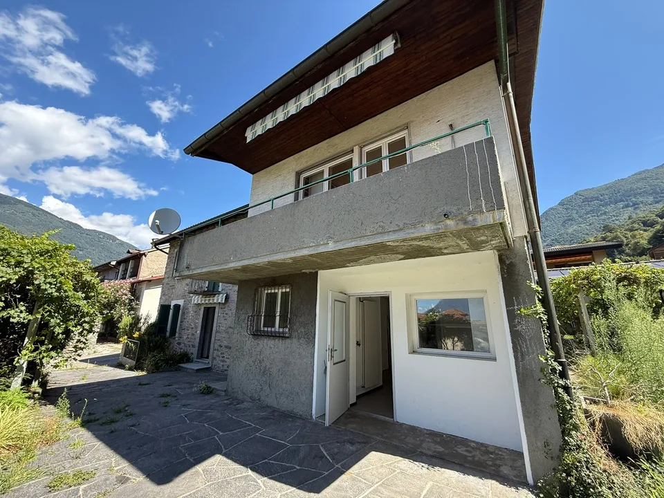 Zweifamilienhaus 5,5 + 2,5 Zimmer, noble Gegend, Giubiasco
