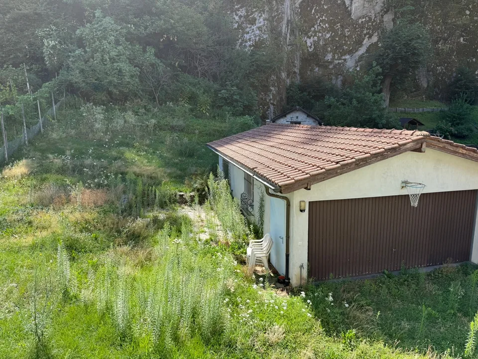 Zweifamilienhaus 5,5 + 2,5 Zimmer, noble Gegend, Giubiasco