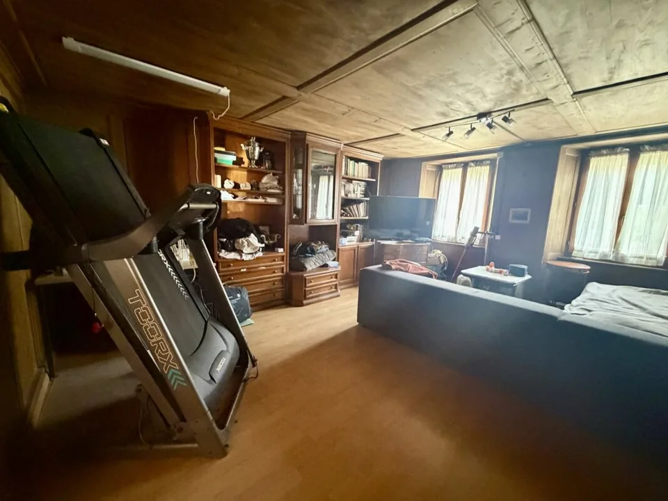Farm to renovate with great potential and several possible apartments