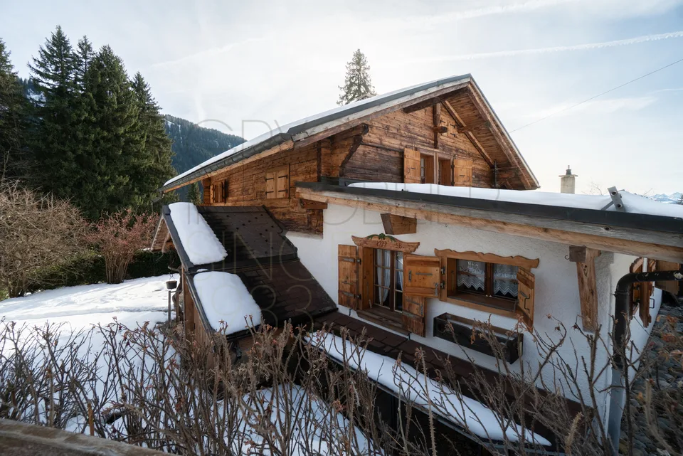 Typisches Familienchalet in Gryon mit Garten und Nebengebäuden